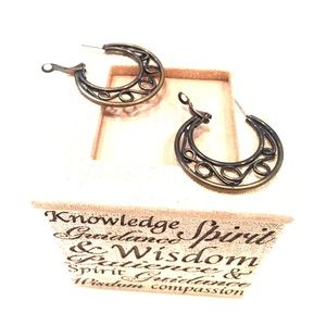 🦋Chico’s bronze hoop earrings